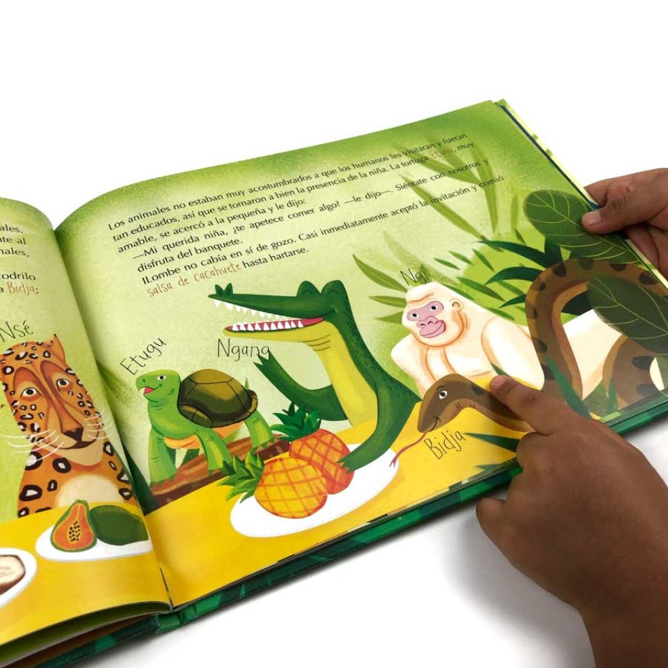 El viaje de Ilombe abierto durante la lectura, con ilustración a página completa